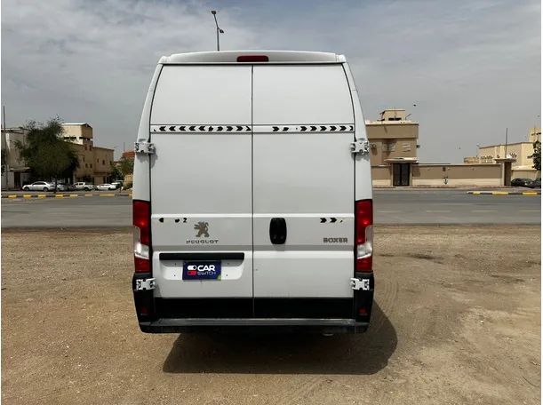 Car image 6