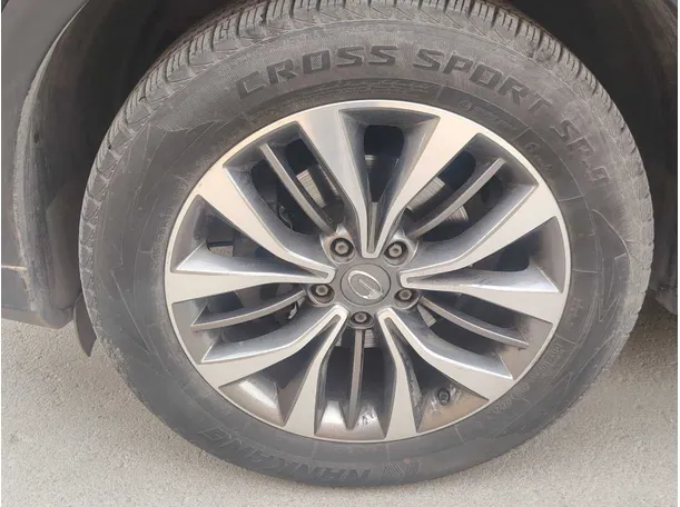 Car image 10