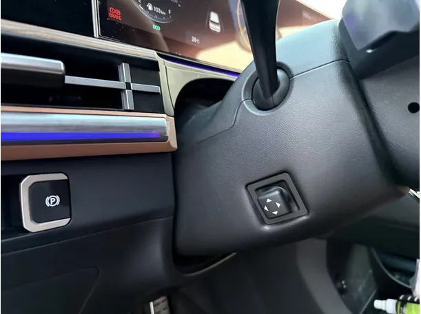 Car image 29