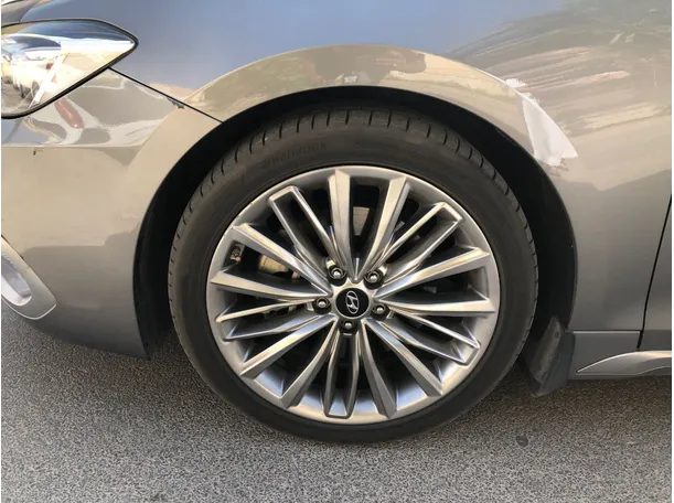 Car image 10