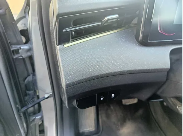 Car image 29