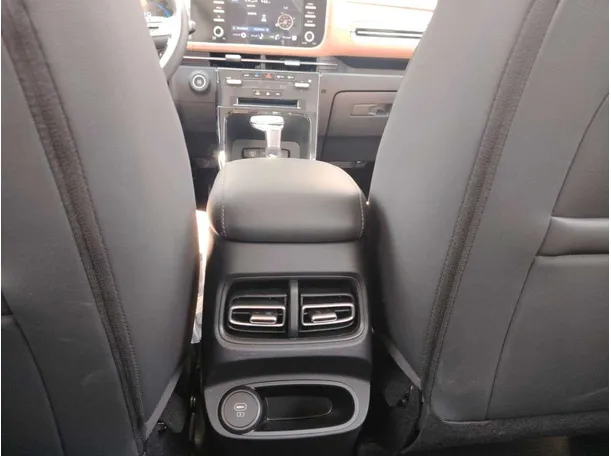 Car image 28