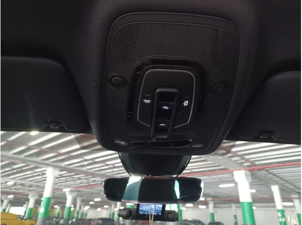 Car image 21