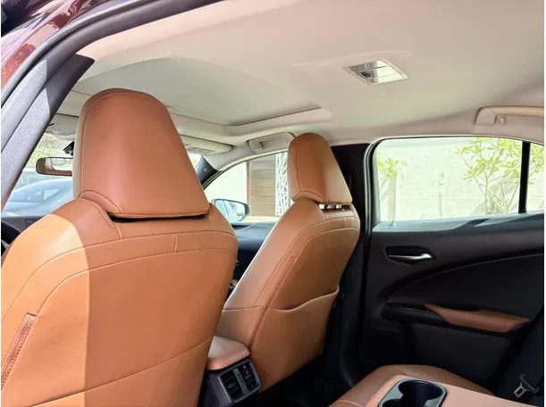 Car image 16