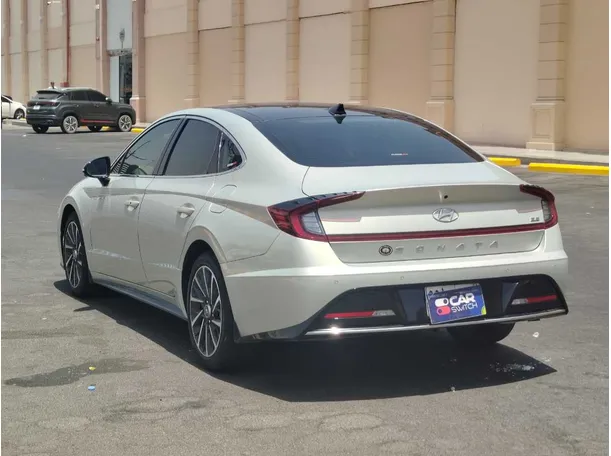 Car image 7