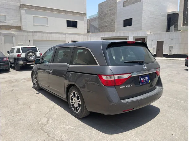 Car image 7