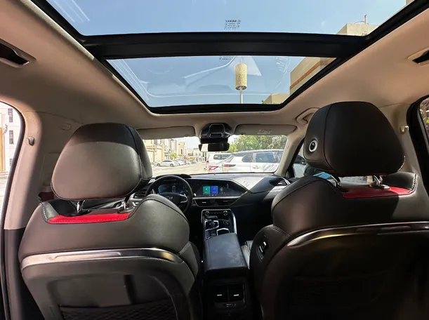 Car image 16