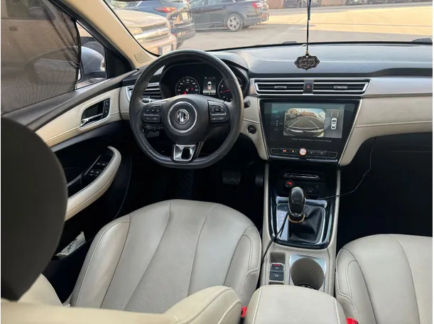 Car image 17