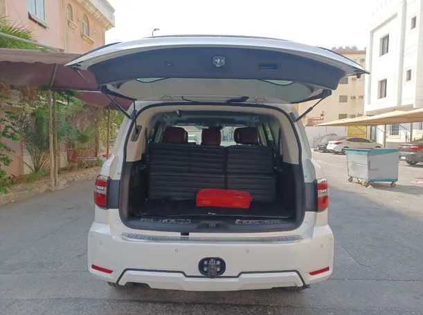 Car image 18
