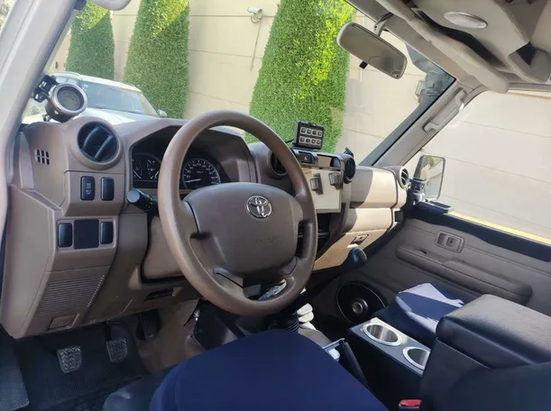 Car image 15
