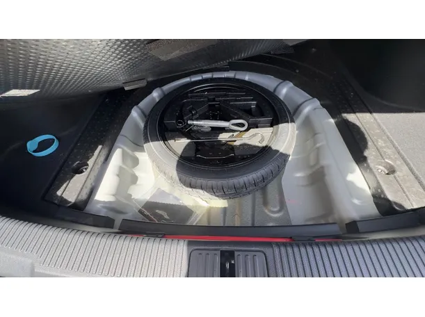 Car image 24