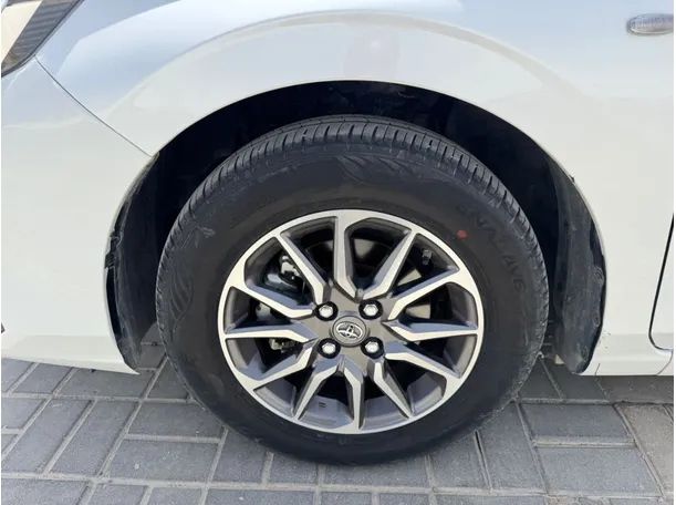 Car image 9