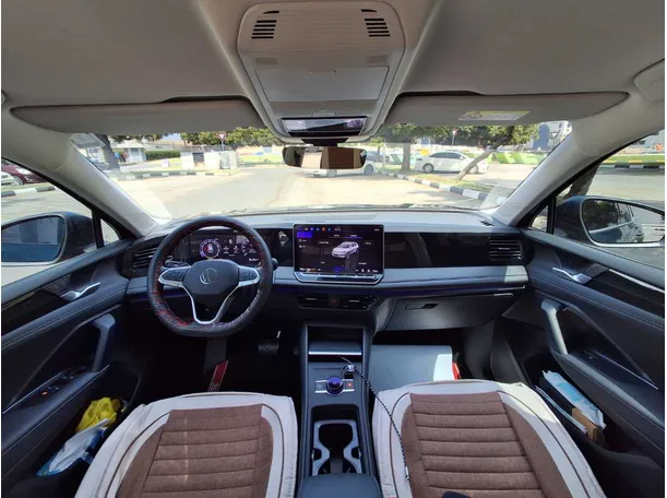 Car image 18