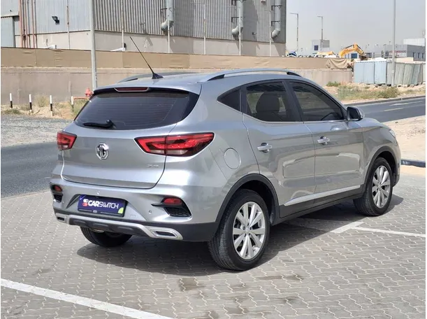 Car image 5