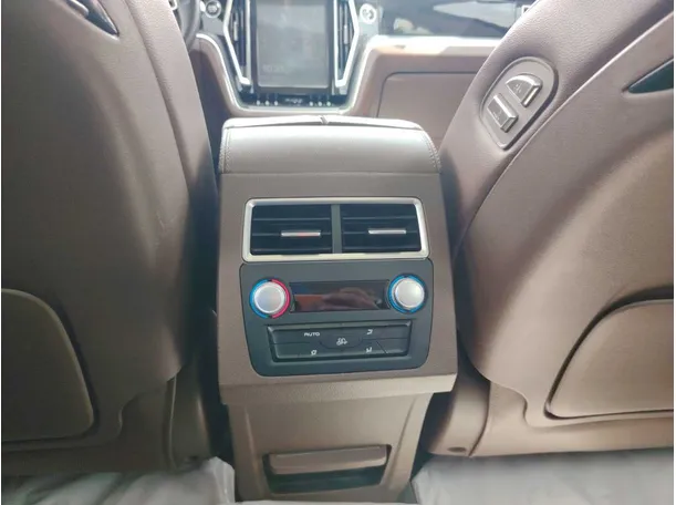 Car image 28