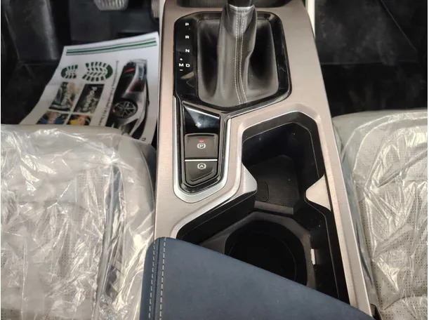Car image 25