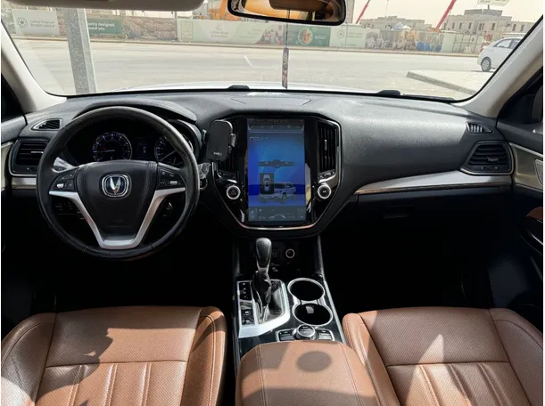 Car image 16