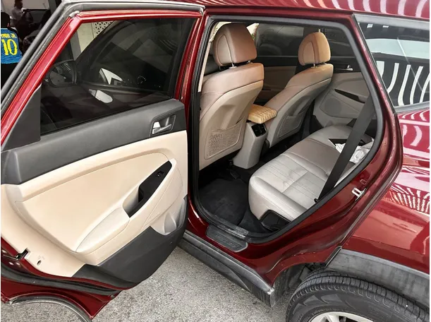 Car image 13