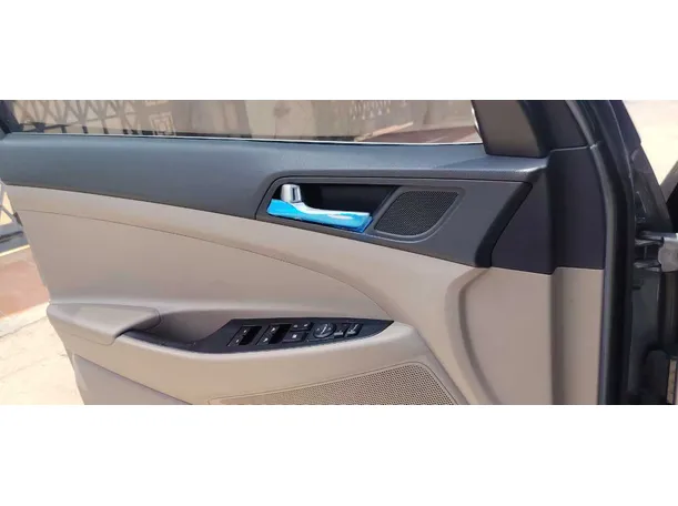 Car image 25