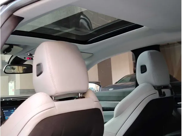 Car image 17