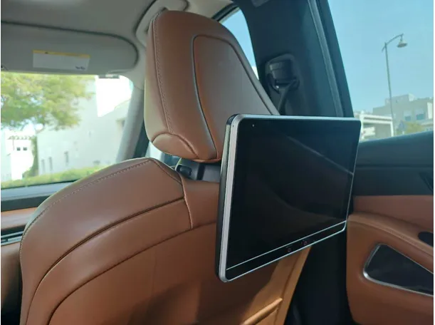 Car image 18