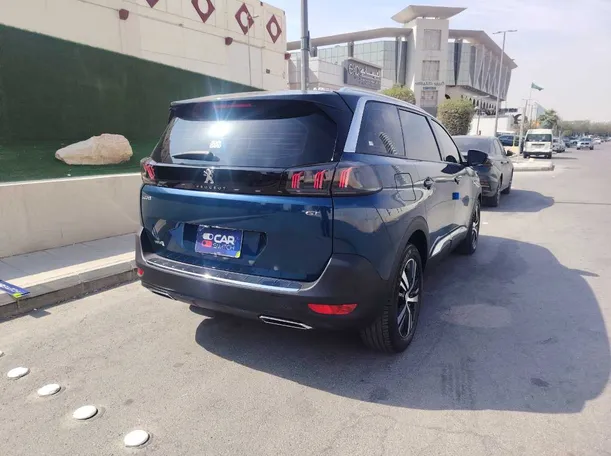 Car image 5