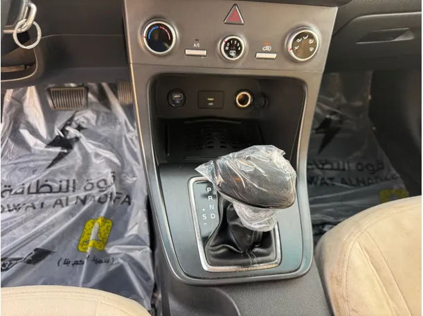 Car image 15