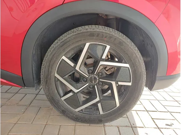 Car image 9