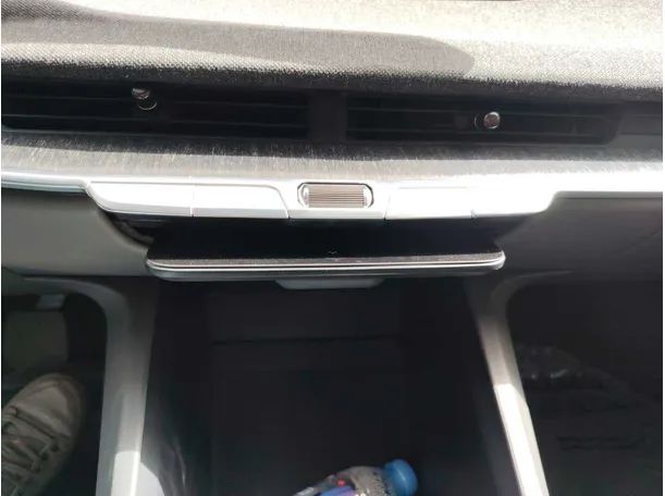 Car image 27
