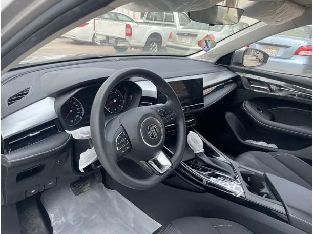 Car image 11