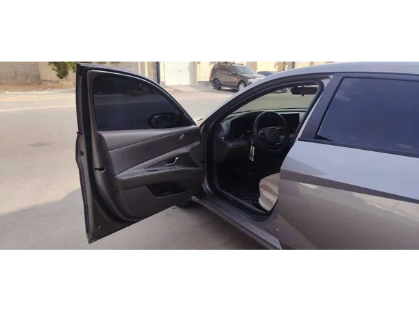 Car image 11