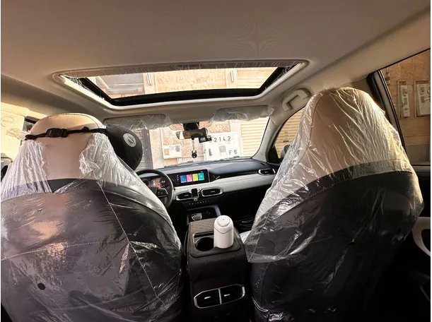 Car image 17