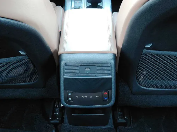 Car image 36
