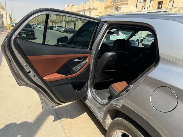 Car image 12