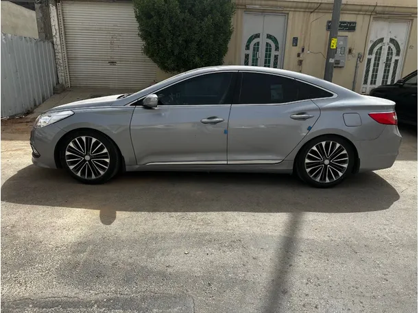Car image 8
