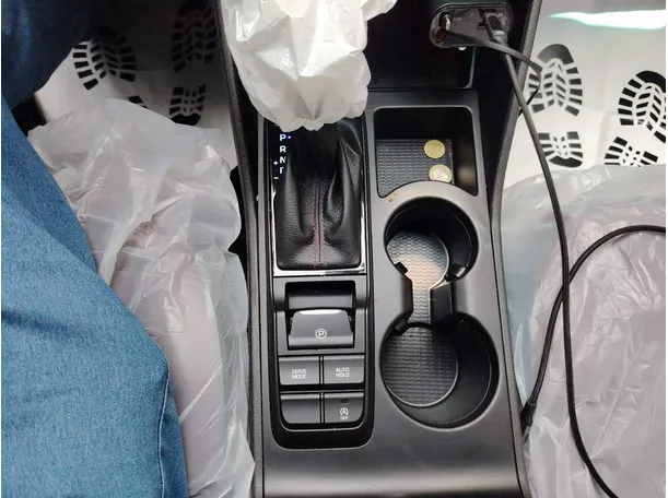 Car image 24