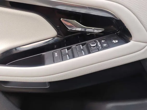 Car image 29