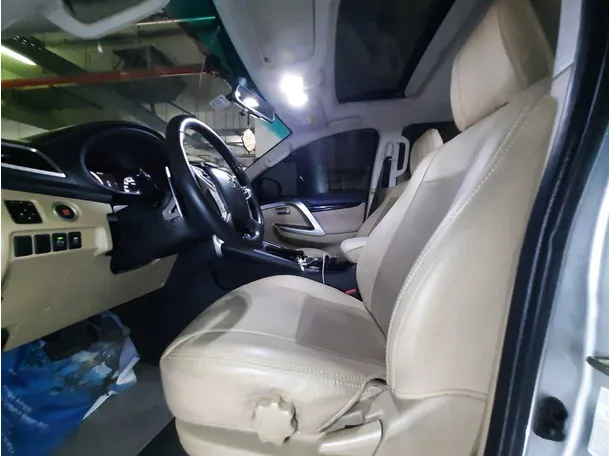 Car image 7