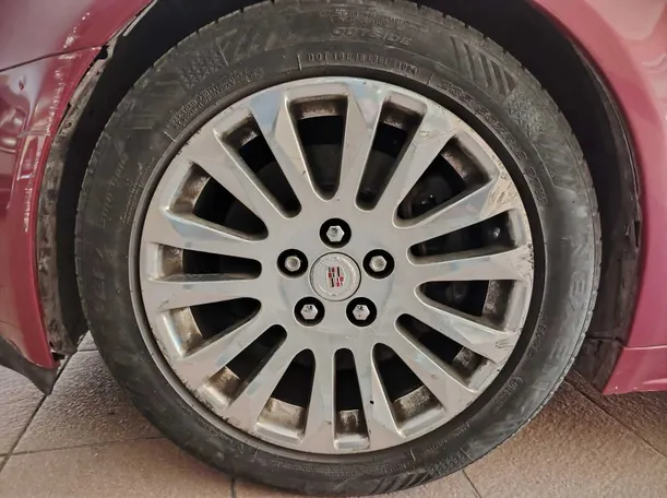 Car image 10