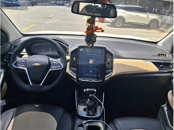 Car image 15