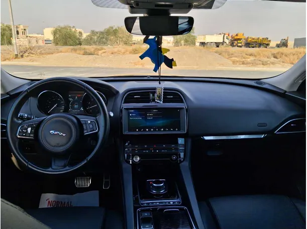 Car image 16