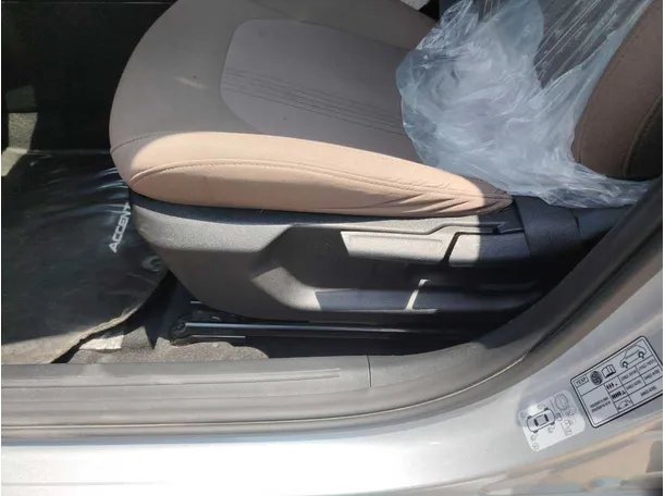 Car image 36