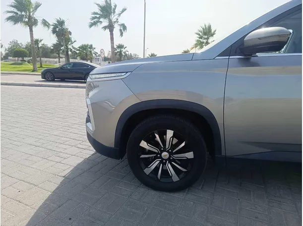 Car image 9