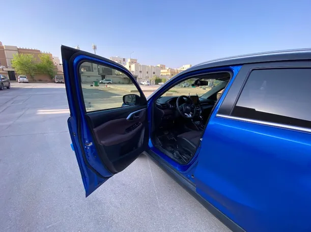 Car image 10