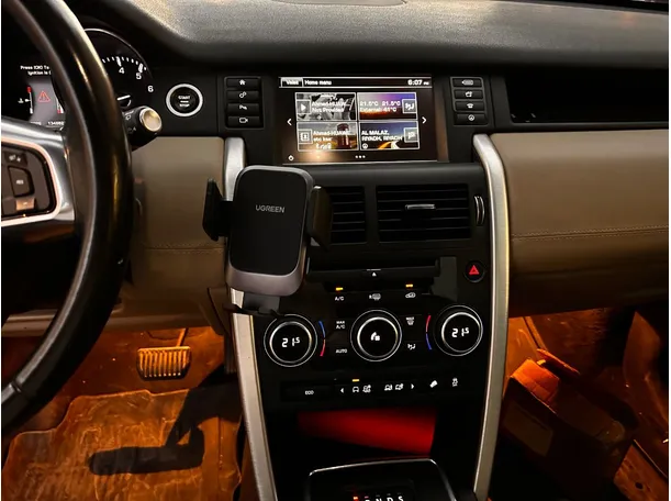 Car image 19