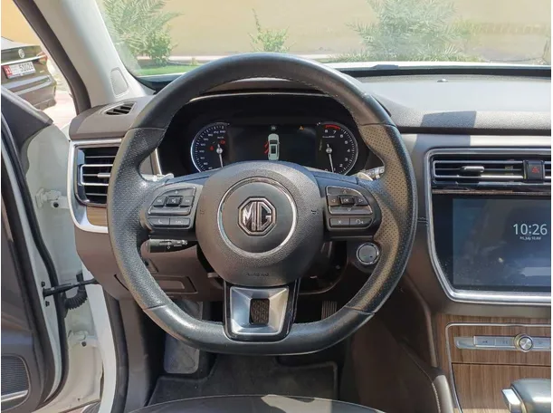 Car image 18