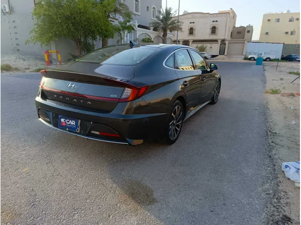 Car image 5