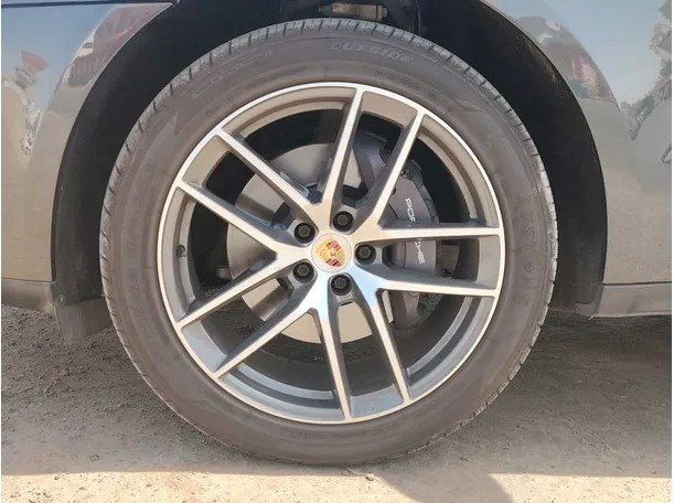Car image 10