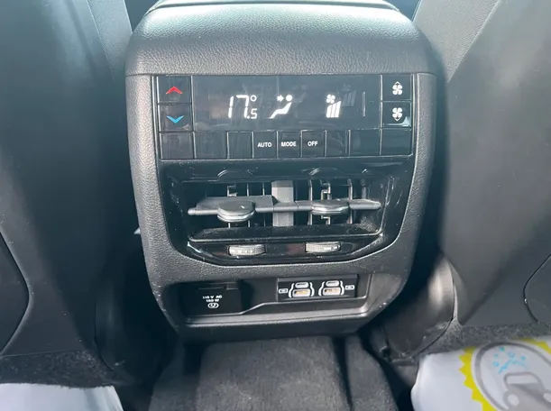 Car image 27