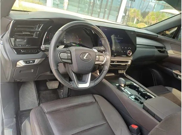 Car image 11